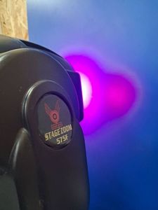 01-200228137: Ying Wei stage zoom 575