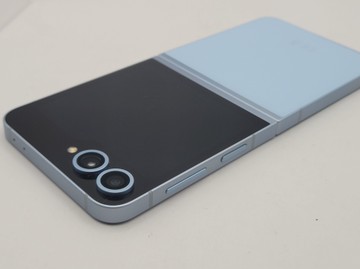 Б/в Мобільний телефон Samsung galaxy flip6 12/256gb 01-200979224