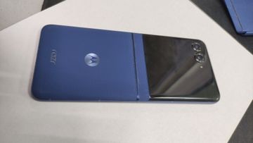 Б/в Мобільний телефон Motorola razr 60 8/256gb 01-200897830