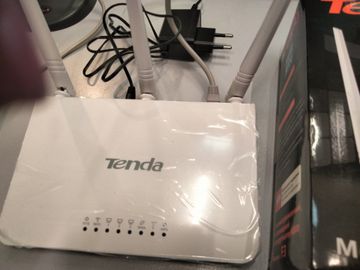Б/у Беспроводный маршрутизатор Tenda f3 01-200907042
