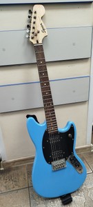 Squier By Fender mustang