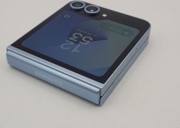 Б/в Мобільний телефон Samsung galaxy flip6 12/256gb 01-200979224