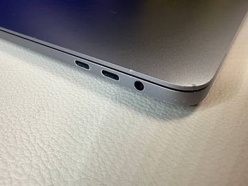 01-200528403: Apple macbook pro екр. 15.4/ core i7 2,9ghz/ ram16gb/ ssd512gb/ amd pro560 4gb/touch bar