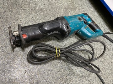 Б/у Сабельная пила Makita makita jr3050t 01-201036207