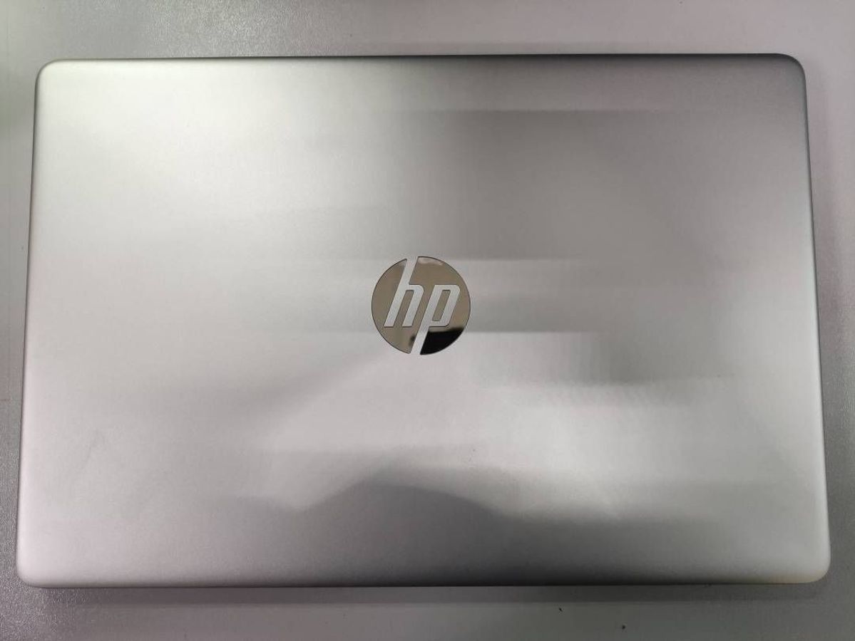 єкр. 15,6/ core i3-1215u/ ram8gb/ ssd256gb/ intel uhd