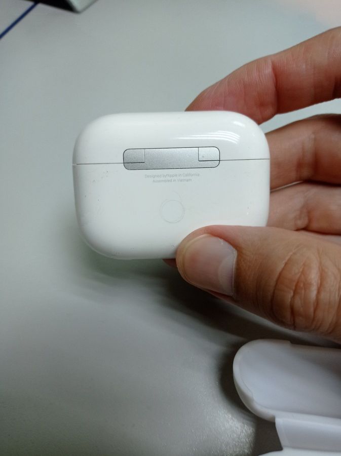 airpods pro 2nd generation with magsafe charging case usb-c