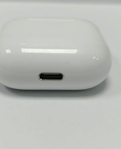 01-200769989: Apple airpods 4 with active noise cancellation