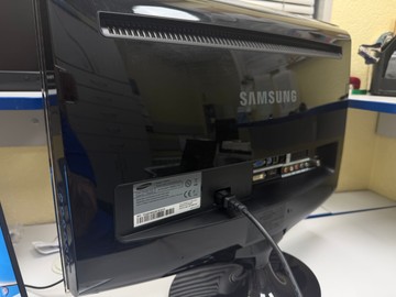 Б/в Монітор Samsung syncmaster t220hd 01-201011810