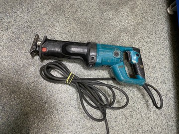Б/у Сабельная пила Makita makita jr3050t 01-201036207