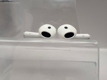 Б/в Навушники Apple airpods 4 with active noise cancellation 01-201072372