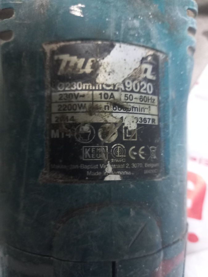 Makita ga9020
