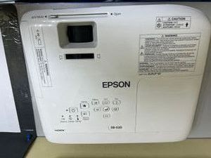 01-200761424: Epson eb-e20