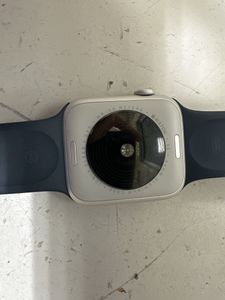 Б/в Смарт-годинник Apple watch se 2 gps 44mm aluminum case with sport 01-200829250