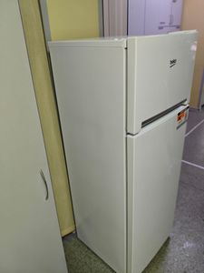 Б/в Холодильник з морозильною камерою Beko rdsa240k20w 01-200832878