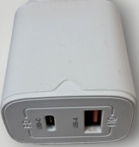 Б/в Мережевий зарядний пристрій Xo l130 lighting 01-200875103