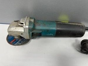 Б/в Кутова шліфмашина Makita 9565cvr 01-200927575