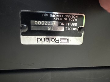 Б/у Синтезатор Roland e-16 01-201038003