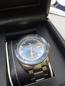 01-200577845: Lip Mariner 8190