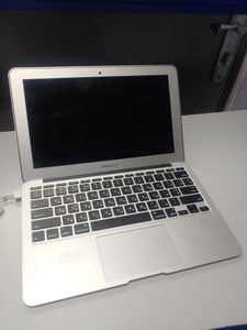 01-200795697: Apple macbook air 11" a 1465 core i5 1,6ghz/ram 4 gb/ssd 256 gb /hd graphics 6000