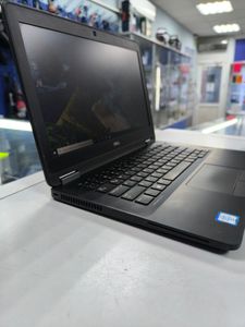 Б/в Ноутбук Dell 12/core i5 6300u ddr3/8gb ddr3/ssd 120 gb/*інтегрована 01-200811610