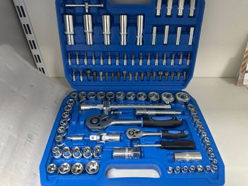 Б/в Набір автоінструментів New Tools 94 шт 16-000275806