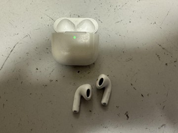 Б/в Навушники Apple airpods 4 with active noise cancellation 01-200946692