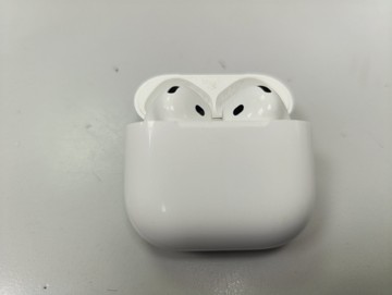Б/в Навушники Apple airpods 4 with active noise cancellation 01-201086157
