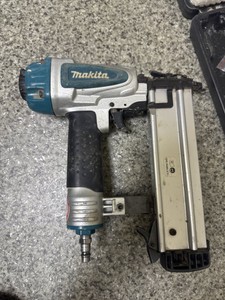 Б/в Нейлер Makita af505n 01-201150896