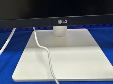 01-200797635: Lg 27us500-w