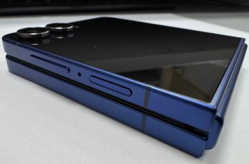 Б/в Мобільний телефон Samsung galaxy flip7 12/512gb 01-200828063