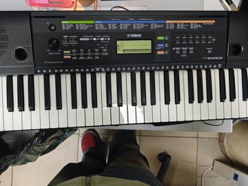 Б/у Синтезатор Yamaha psr-e253 01-200866473