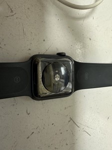 Б/в Смарт-годинник Apple watch se gps 40mm aluminum case 01-200946681