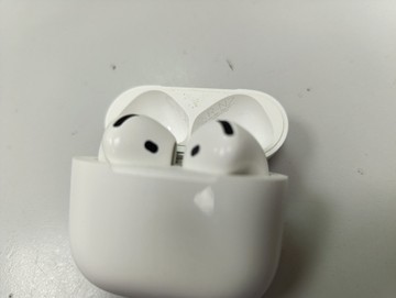 Б/в Навушники Apple airpods 4 with active noise cancellation 01-201086157