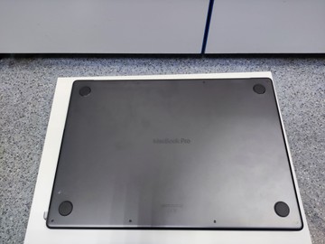 Б/в Ноутбук Apple macbook pro 16 a3429 / apple m5 max / ram 48gb / ssd 2tb / 40 core gpu 01-201103840