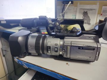 01-200619233: Sony dcr-vx2100e