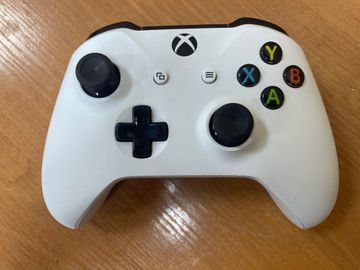 01-200534215: Microsoft xbox one s 1tb