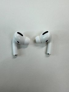 01-200801617: Apple airpods pro