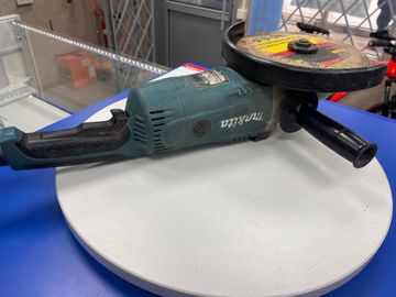 Б/у Угловая шлифмашина Makita ga9020r 01-200821034