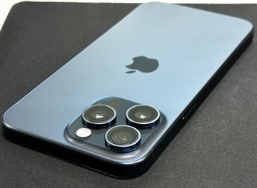 Б/у Мобильный телефон Apple iphone 15 pro max 256gb 01-200828318