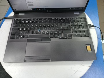 Б/в Ноутбук Dell 15/core i7 9850h ddr4/16gb ddr4/hdd *відсутній/ssd 256 gb/geforce mx150 2gb 01-200937222