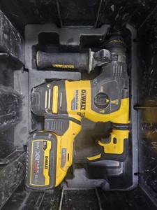 Б/в Перфоратор Dewalt dch333nt / 2акб 9ah / зп 01-201002087