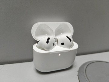 Б/у Навушники Apple airpods 4 01-201018111