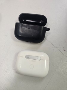 Б/в Навушники Apple airpods pro 2nd generation with magsafe charging case usb-c 01-201030356
