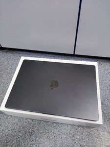 Б/в Ноутбук Apple macbook pro 16 a3429 / apple m5 max / ram 48gb / ssd 2tb / 40 core gpu 01-201103840