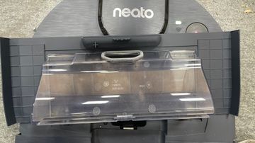 01-200630817: Neato botvac d8