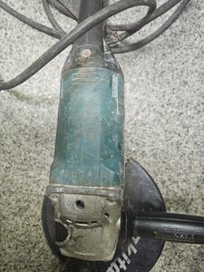 Б/у Угловая шлифмашина Makita ga9060 01-200817529