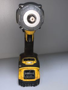 Б/у Гайковерт Dewalt dcf900n 01-200890145