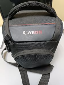 Б/у Фотоаппарат Canon eos 2000d kit ef-s 18-55mm f/3.5-5.6 iii 01-200900314