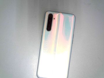 Б/в Мобільний телефон Realme 6 rmx2001 4/64gb 01-200902908