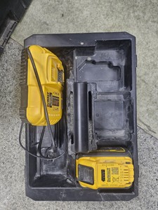 Б/в Перфоратор Dewalt dch333nt / 2акб 9ah / зп 01-201002087